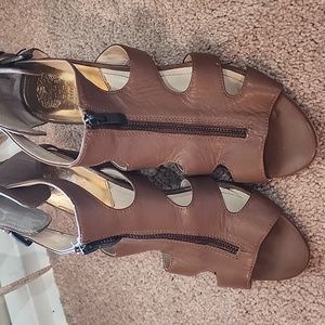 Vince Camuto Brown/free black ones